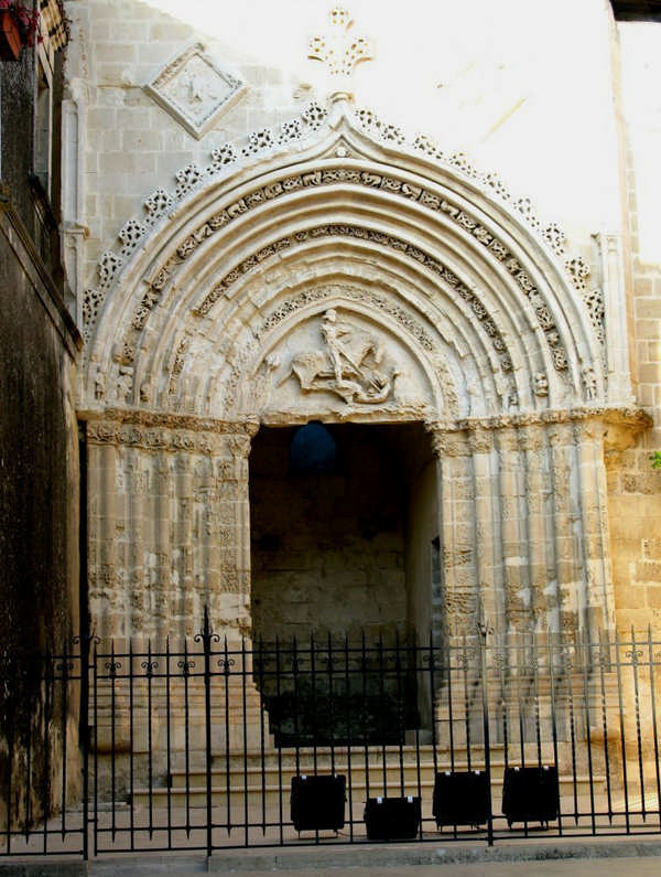 Il portale dell'antica chiesa di San Giorgio a Ragusa