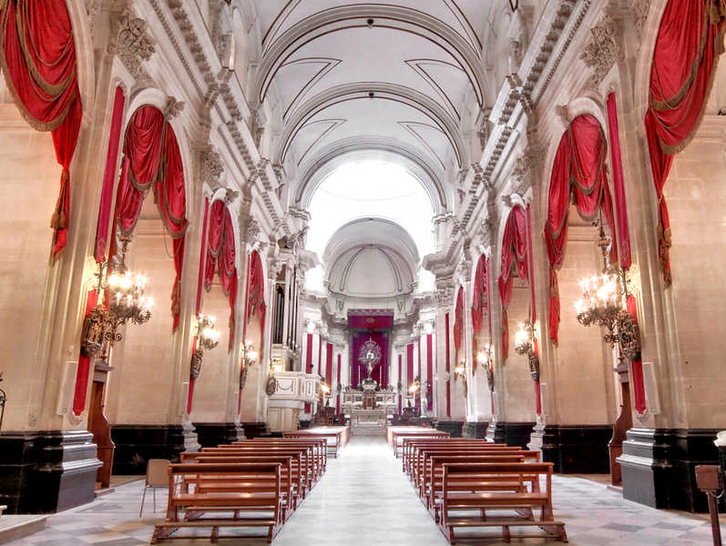 Interno del Duomo di San Giorgio a Ragusa