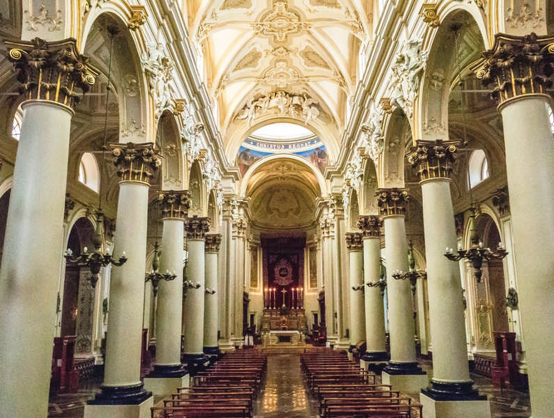 Interno della Cattedrale di San Giovanni Battista a Ragusa
