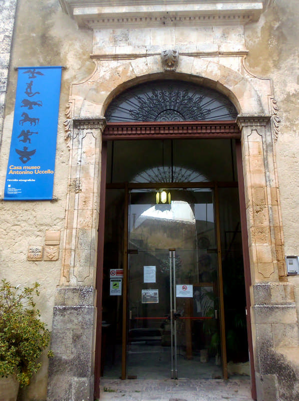 Ingresso della Casa-museo di Antonino Uccello a Palazzolo Acreide