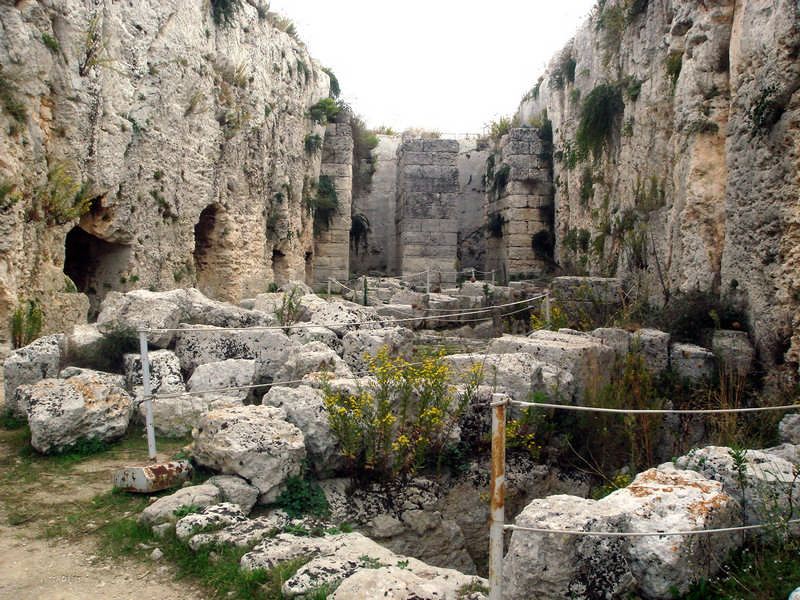 Il fossato di Castello Eurialo a Siracusa